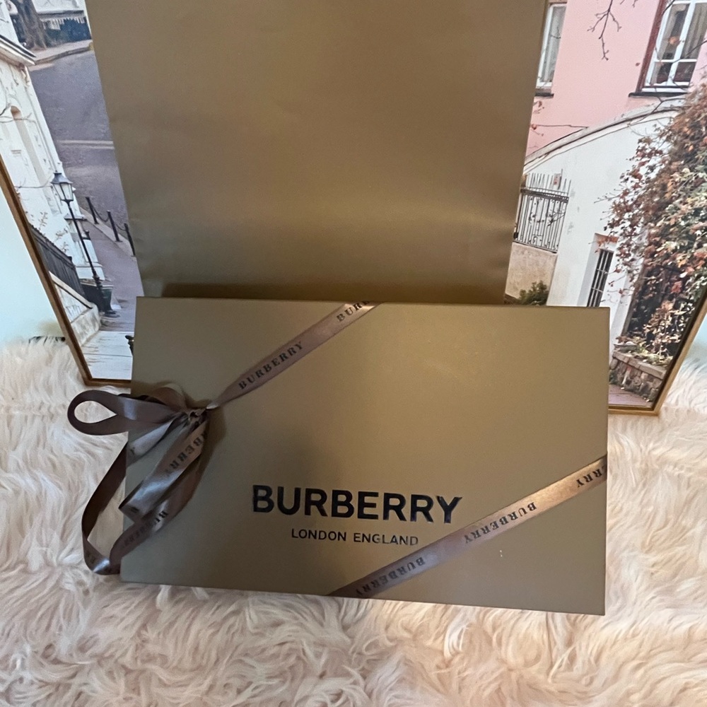 Burberry Cashmere Nova Check Scarf NEW - Picture 9 of 9